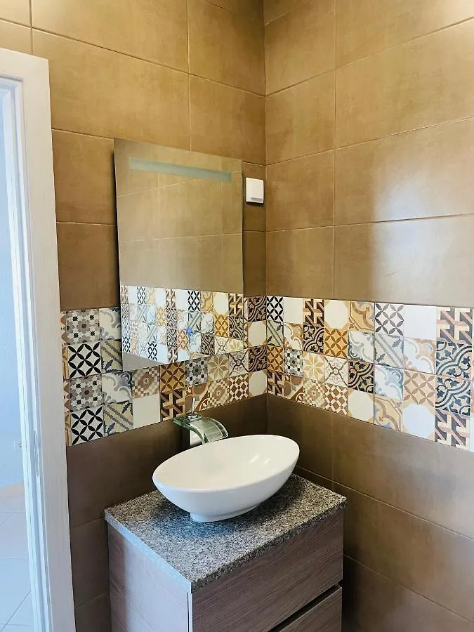 Guest house Travellers Guesthouse Lagos Portugal
