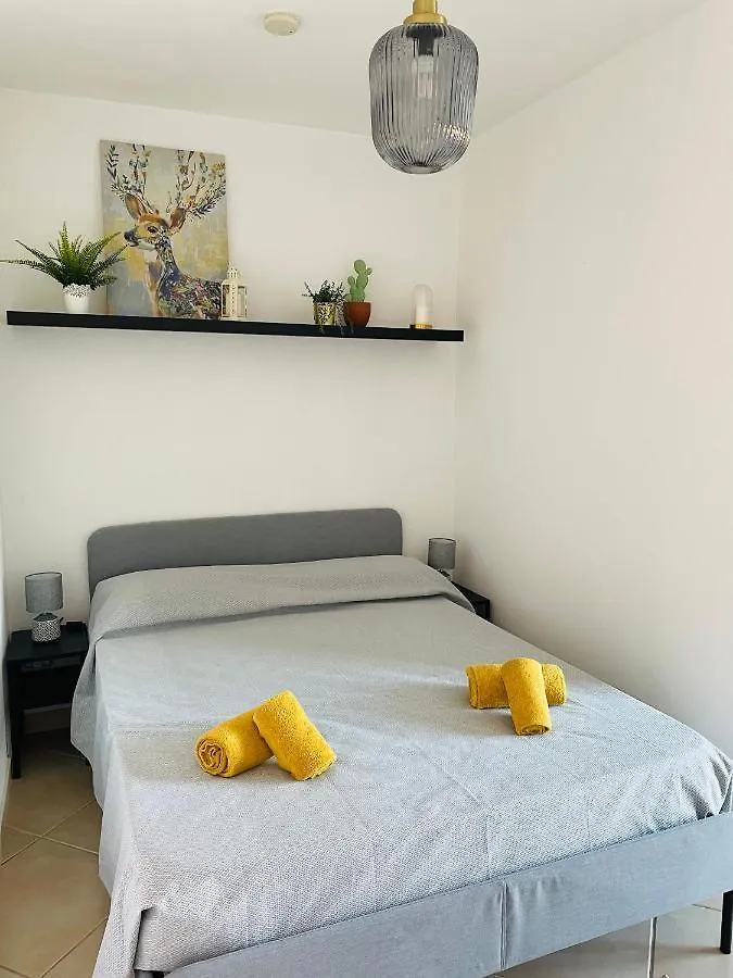 Guest house Travellers Guesthouse Lagos Portugal